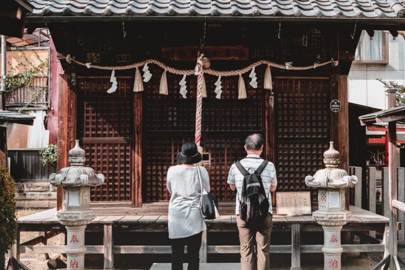 cầu nguyện ở đền thờ cầu nguyện ở đền thờ